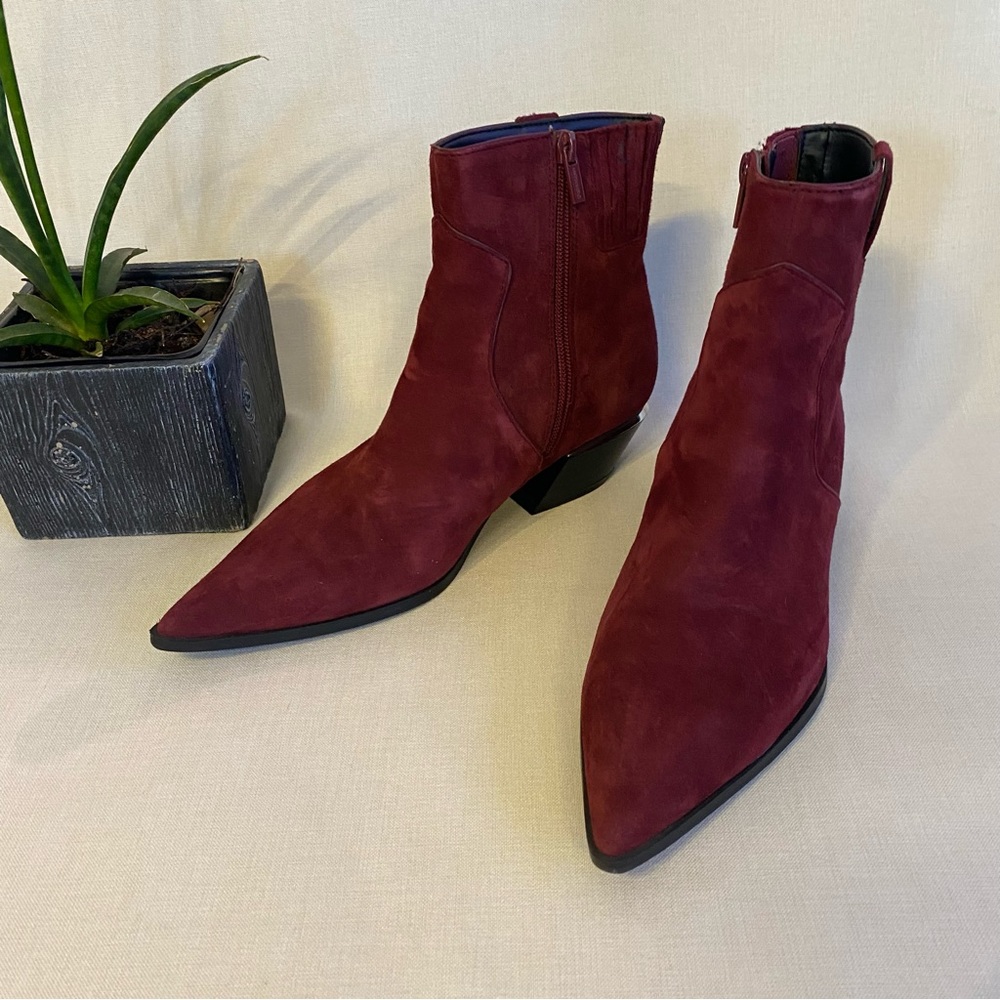 EUC Calvin Klein Burgundy Maroon Suede Pointed Toe Western Cowboy Ankle Boot 7
